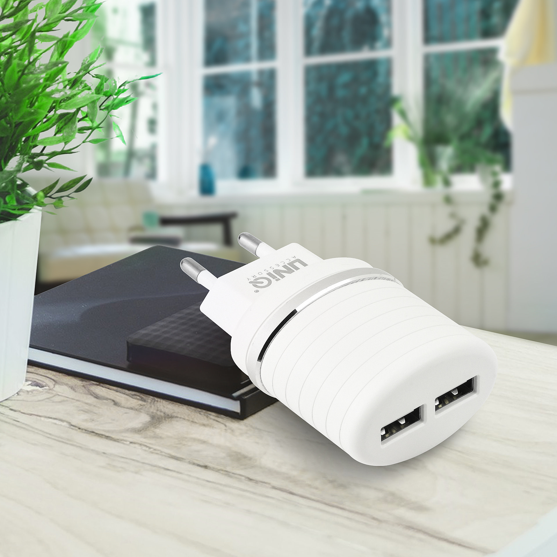 UNIQ 2.4A 2xUSB Hálózati Töltőfej + 1m Micro USB Töltőkábel - Fehér
