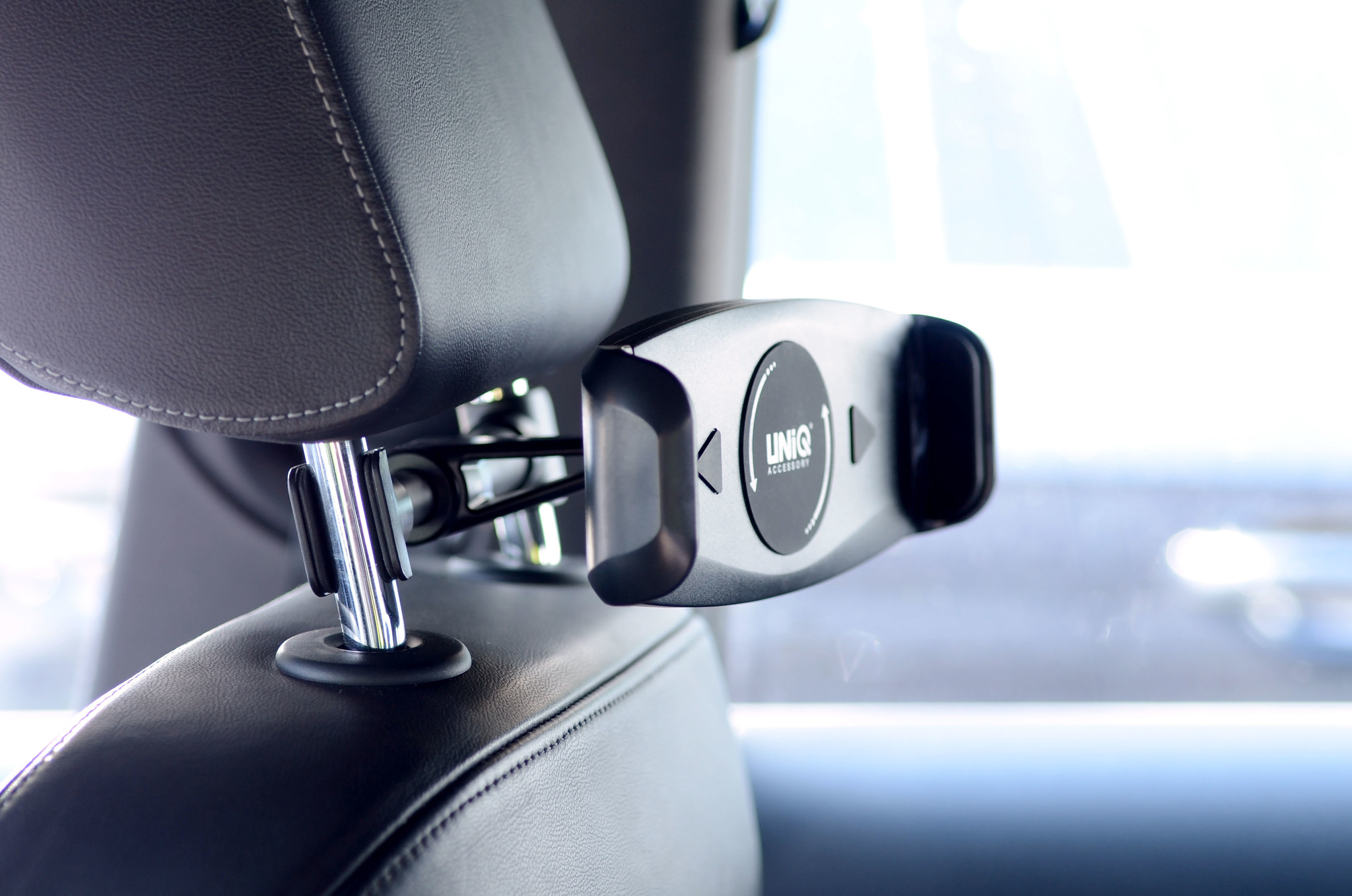 UNIQ Accessory Headrest Car holder up to 24 cm - B