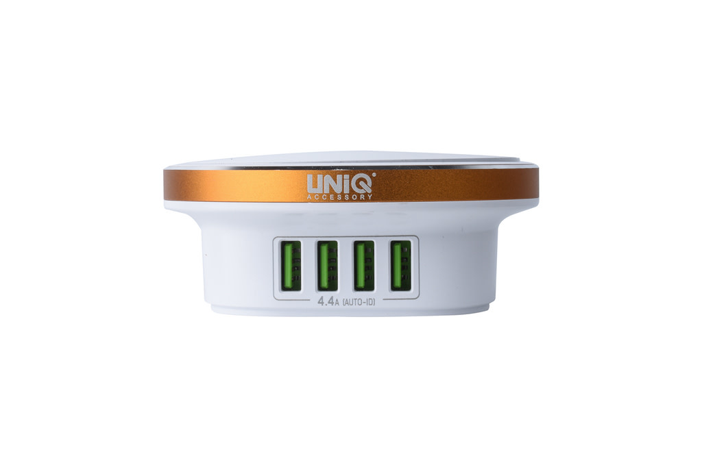 UNIQ Ledlámpás USB 4 portos 4.4A Gyorstöltő